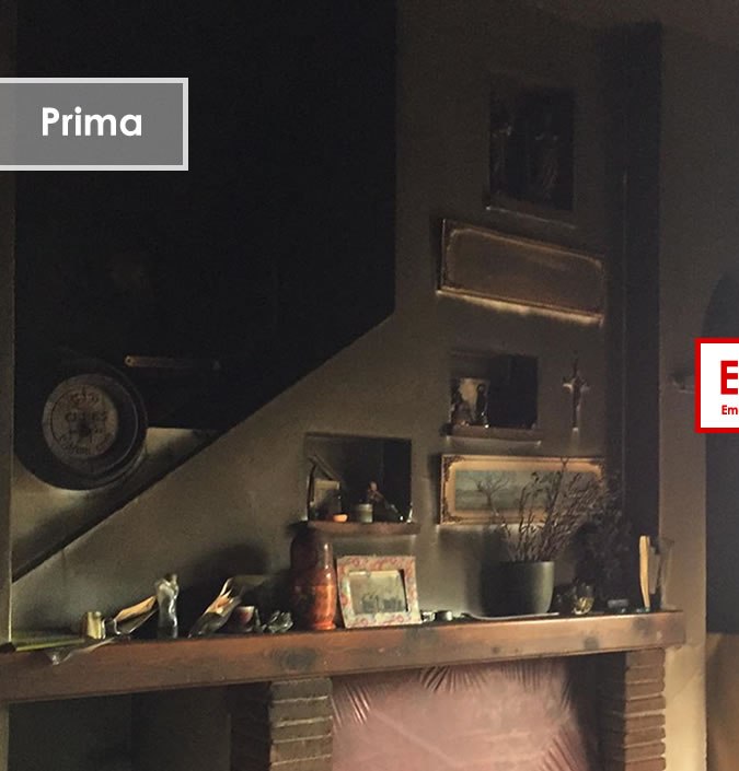 Soggiorno saturo di materiale accumulato prima dell’intervento disposto con ordinanza sindacale