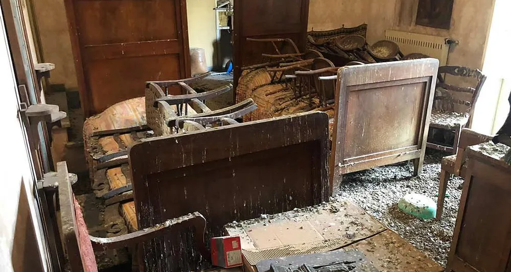 Ambiente contaminato da accumulo di guano di piccioni
